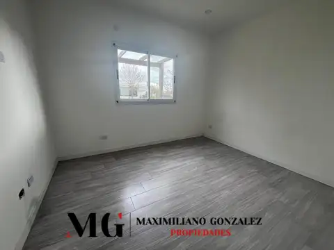 Casa en Alquiler con 3 cocheras