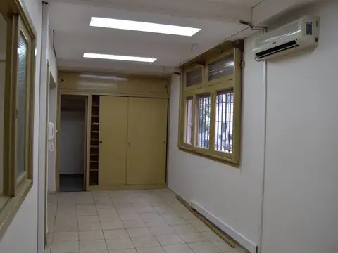 Oficina 4 ambientes con 1 baño