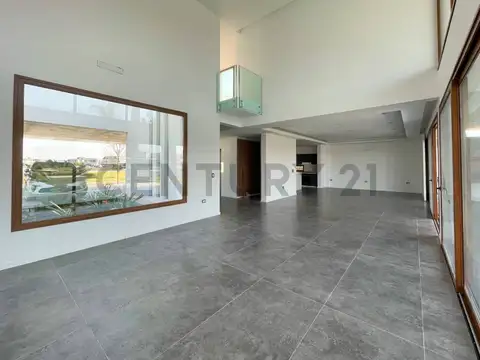 Casa 7 ambientes con 5 baños