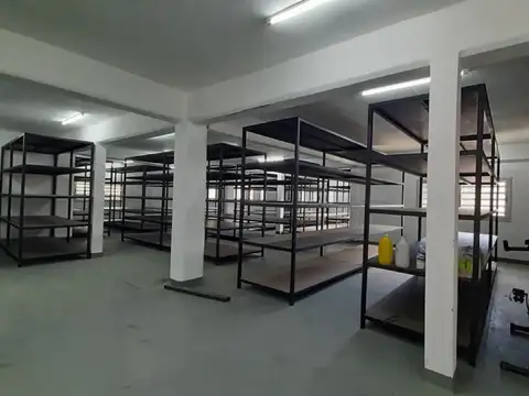 Oficina 6 ambientes con 4 baños