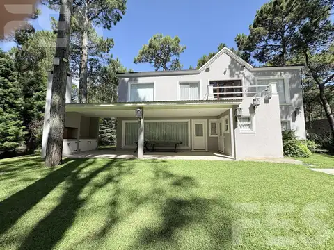 Casa en Venta en Carilo, USD 410.000