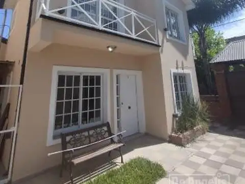 Depto Tipo Casa en Alquiler de 3 ambientes