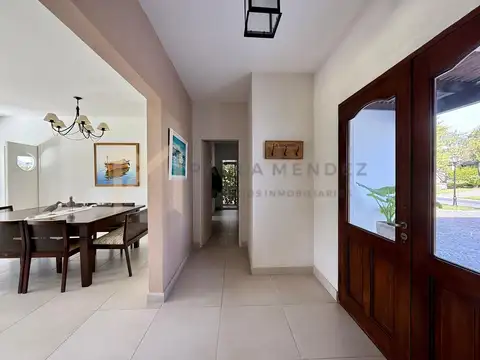 Casa 5 ambientes con 3 baños