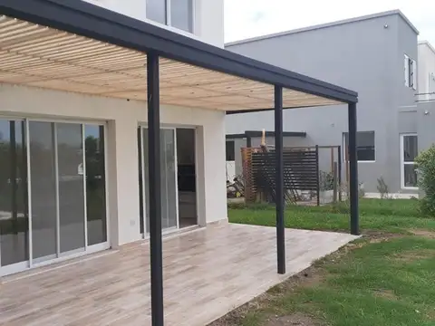 Casa 5 ambientes con 4 baños