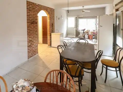 Casa 5 ambientes con 2 baños