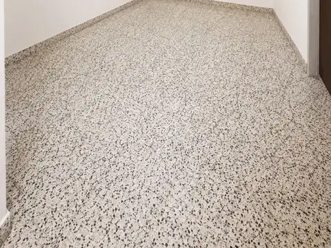 Casa 6 ambientes con 2 baños