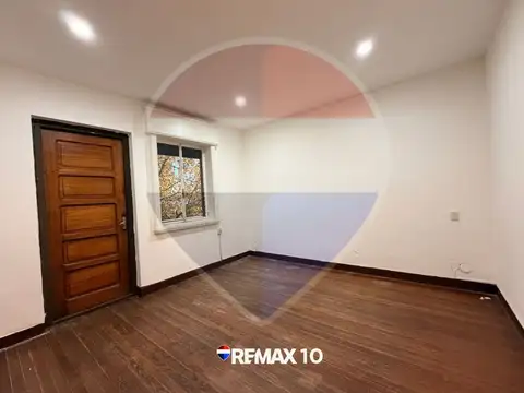 Casa 9 ambientes con 2 baños