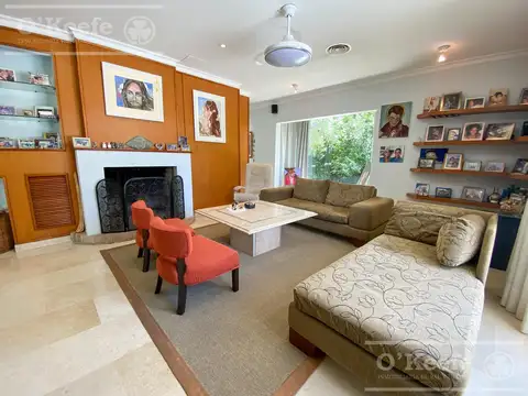 Casa en venta de 4 dormitorios en suite  con fondo al Lago en Abril Club de Campo