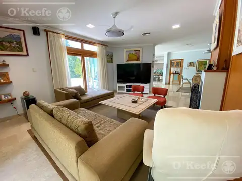 Casa en venta de 4 dormitorios en suite  con fondo al Lago en Abril Club de Campo, Guillermo Hudson