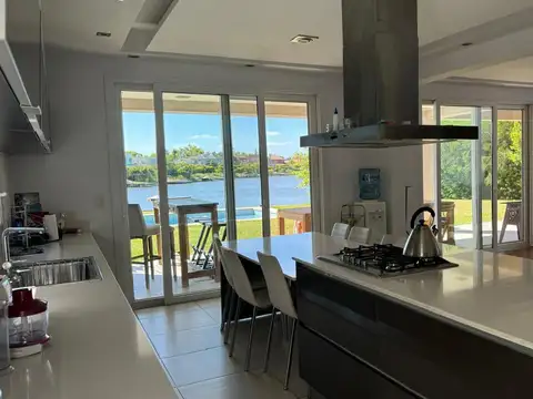 Casa 6 ambientes con 3 baños