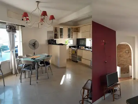 Depto Tipo Casa en Alquiler de 4 ambientes