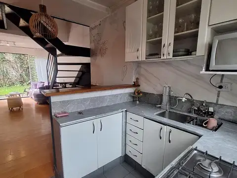 Depto Tipo Casa 3 ambientes con 2 baños