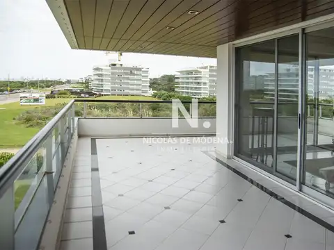 Apartamento de 4 dormitorios en Brava - Punta del Este