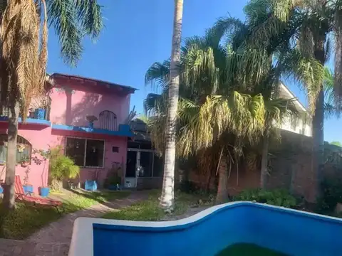 Casa en Venta con 2 cocheras