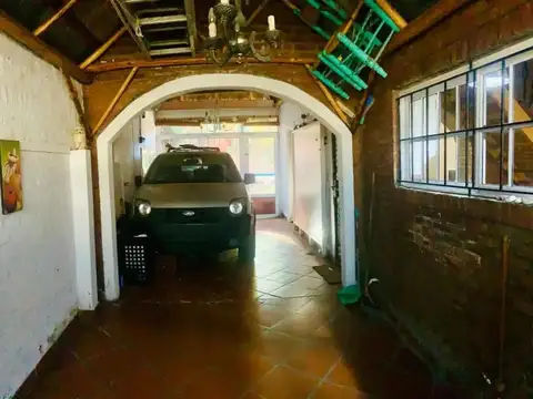 Casa 5 ambientes con 3 baños