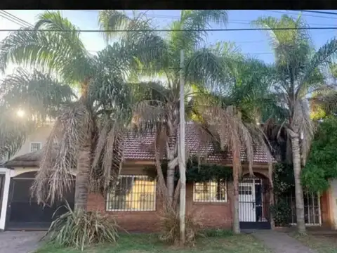 VENTA CASA 5 AMB PILETA COCHERA JARDIN BERAZATEGUI