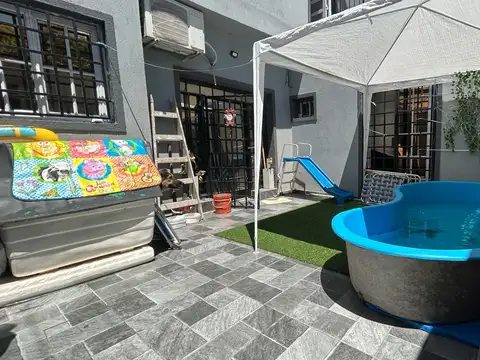 Casa Interna de 2 plantas, 3 dormitorios.