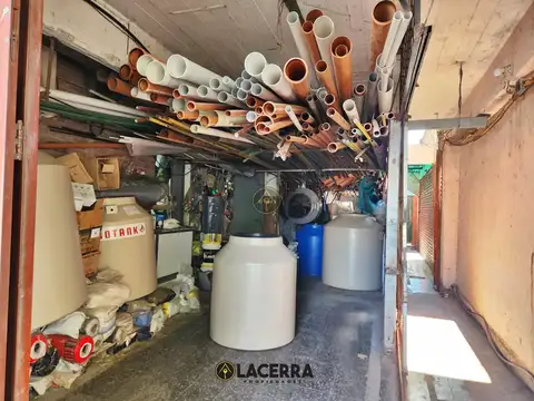 Venta de local en Loma Hermosa.