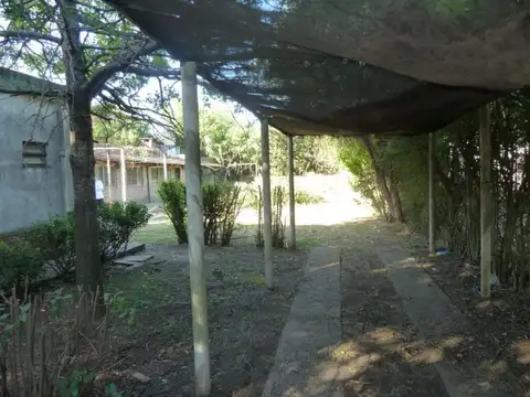 LOTE CON CASA A REFACCIONAR