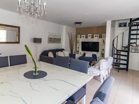 Depto Tipo Casa en Venta de 4 dormitorios