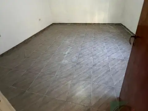 Depto Tipo Casa en Alquiler en Lanus Oeste, $ 600.000