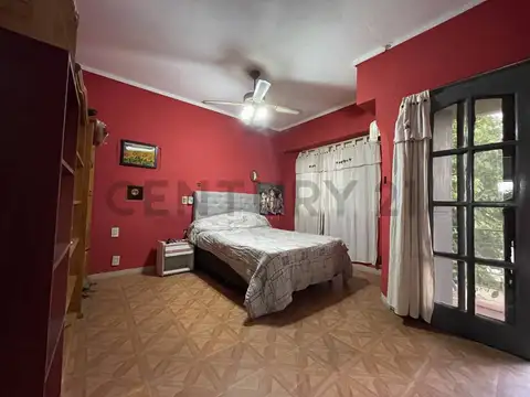 VENTA - CASA 5 AMBIENTES CON COCHERA