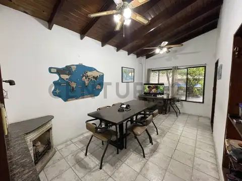 VENTA - CASA 5 AMBIENTES CON COCHERA