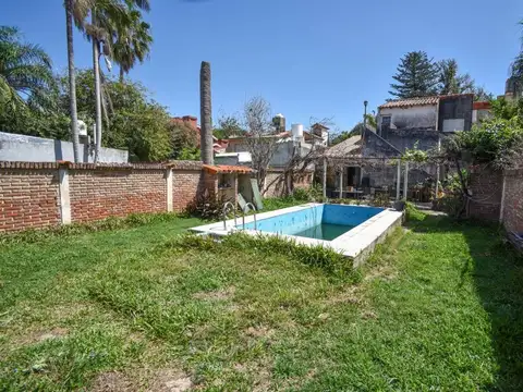 Casa en Venta con 2 cocheras
