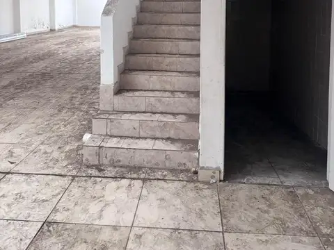 LOCAL Y GALPON EN ALQUILER COMERCIAL SOBRE AVENIDA