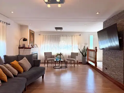 Casa 6 ambientes con 5 baños