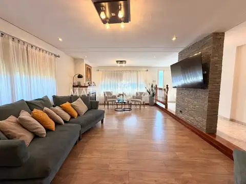 Casa en Venta en Barrio Privado Astorga, USD 298.000