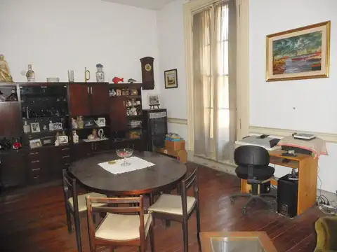IMPORTANTE CASA CON PATIO Y TERRAZA
