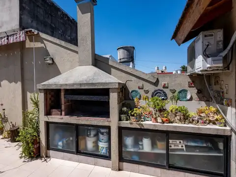 EN VENTA DUPLEX CON TERRAZA - MONTE CASTRO