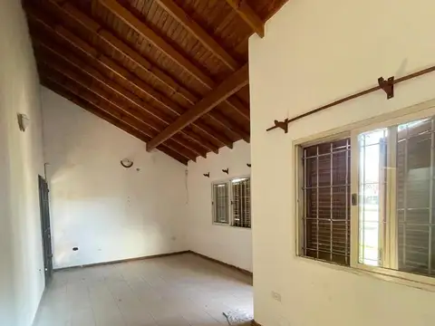 Casa en Alquiler con 1 cochera