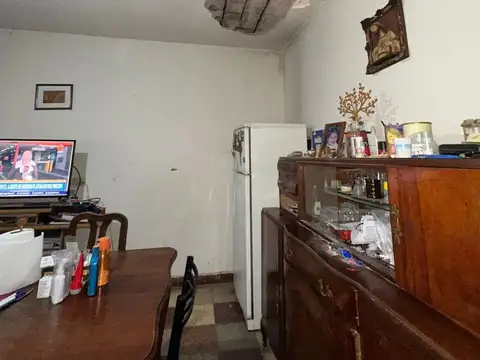 CASA ESQUINA EN ALBERDI DE DOS DORMITORIOS