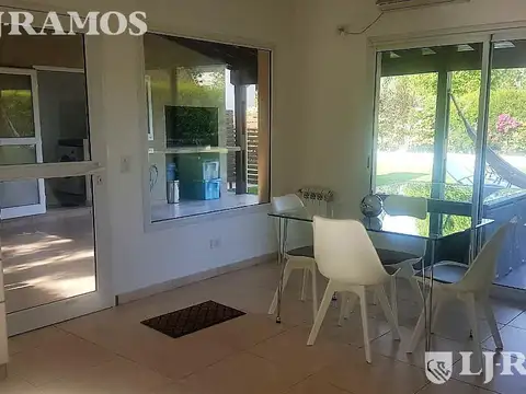 Casa en Alquiler con 1 cochera