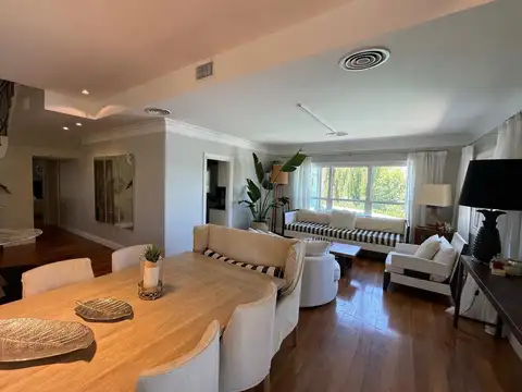 CASA AL LAGO EN VENTA - LOS CASTORES - NORDELTA