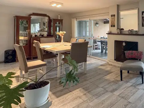 Casa 6 ambientes con 4 baños
