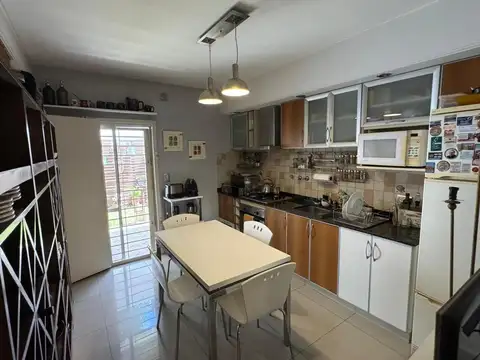 Casa 4 ambientes con 3 baños