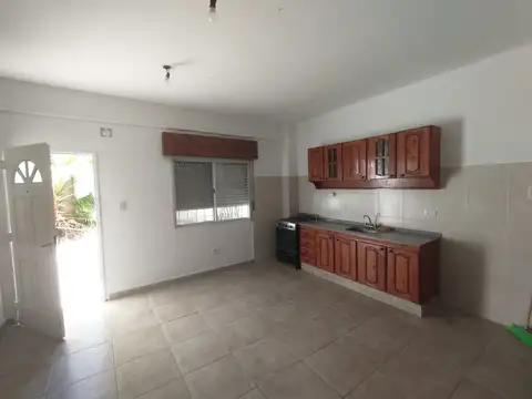 Casa en Alquiler en Castelar Sur, $ 950.000