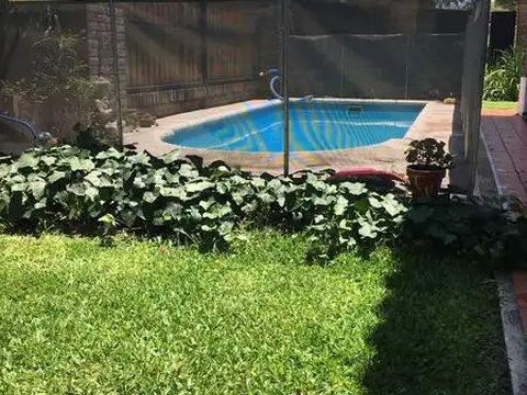 Casa en Venta con 2 cocheras