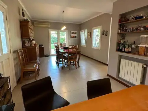 Casa en Venta con 3 cocheras