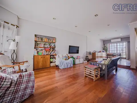 Casa 4 ambientes con 2 baños