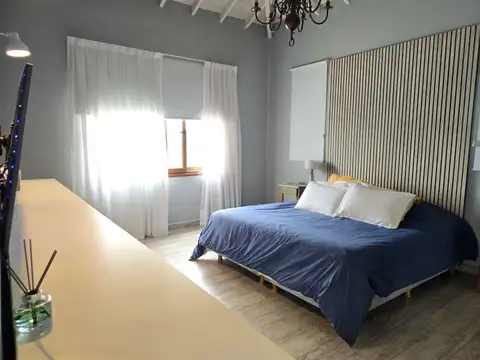Casa en Alquiler con 3 cocheras