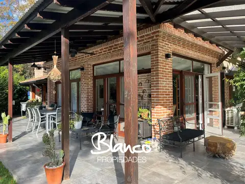 Casa en Venta con 1 cochera