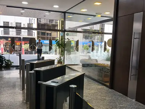 Oficina en Venta con 5 cocheras