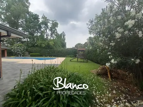 Casa 5 ambientes con 4 baños