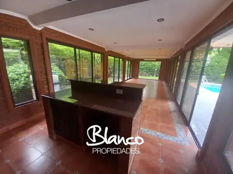 Casa en Venta con 3 cocheras