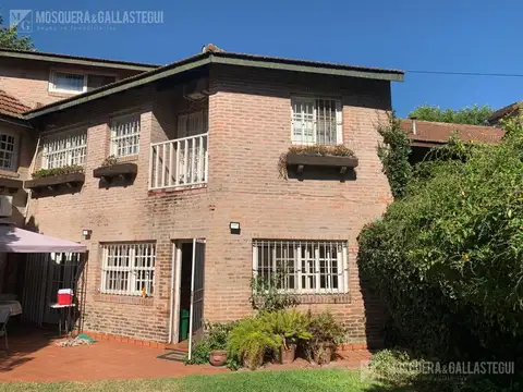 Casa en Alquiler con 1 cochera