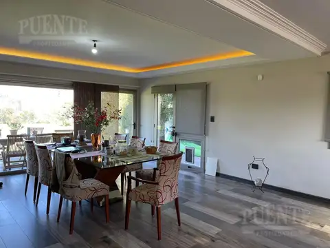 Casa en Venta con 2 cocheras